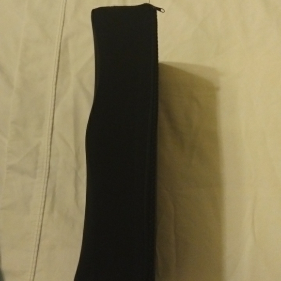 BBL Pillow ..Black - Picture 3 of 4